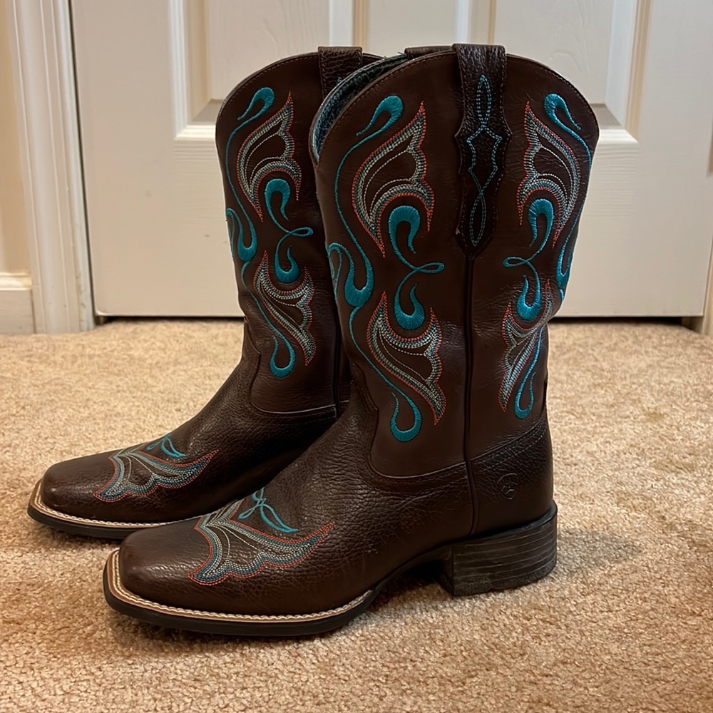 ARIAT boots size 7.5 - gorgeous stitching!
